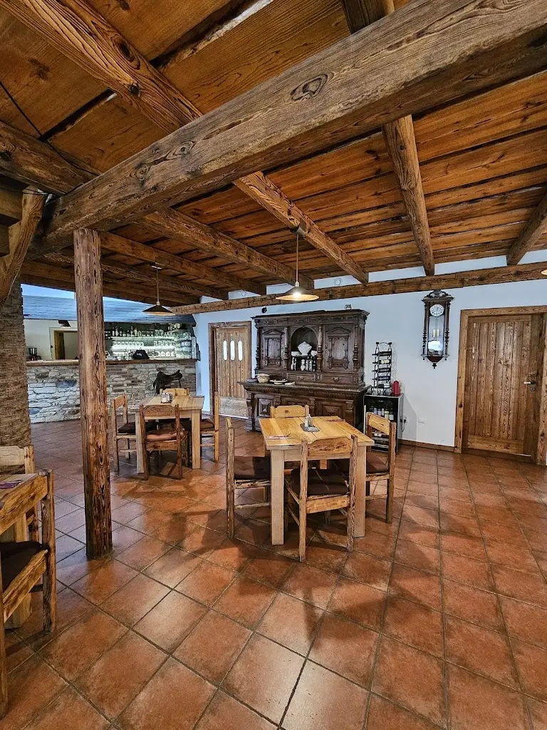 Restaurace a jízdárna Kopanský Mlýn restaurant in Tuchoměřice