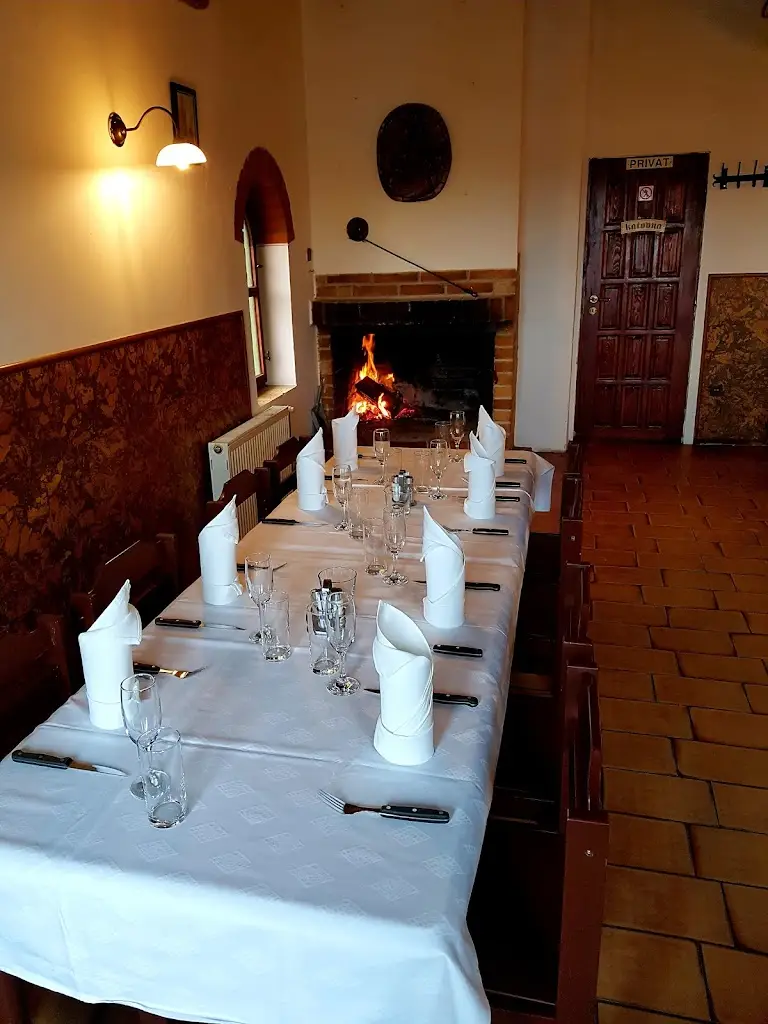 Starosuchdolská Restaurace U Alazani restaurant in Suchdol