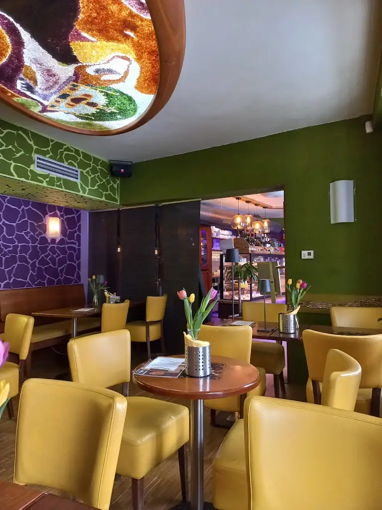 Richard Baráth_Crêperie Café Girafe_Suchdol_review