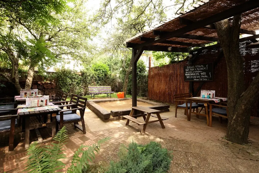 Crêperie Café Girafe restaurant in Suchdol