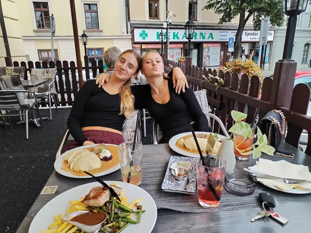 Lenka Vebrová_restaurace ATRIUM - Hejtmanský dvůr Slaný_Slaný_review