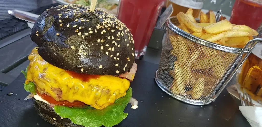 Predrag Kovacevic_Ježkova Bašta_Tuchlovice_review