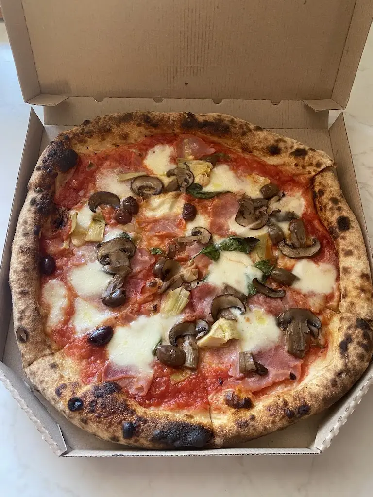 Pizzerie Caserta restaurant in Tuchlovice