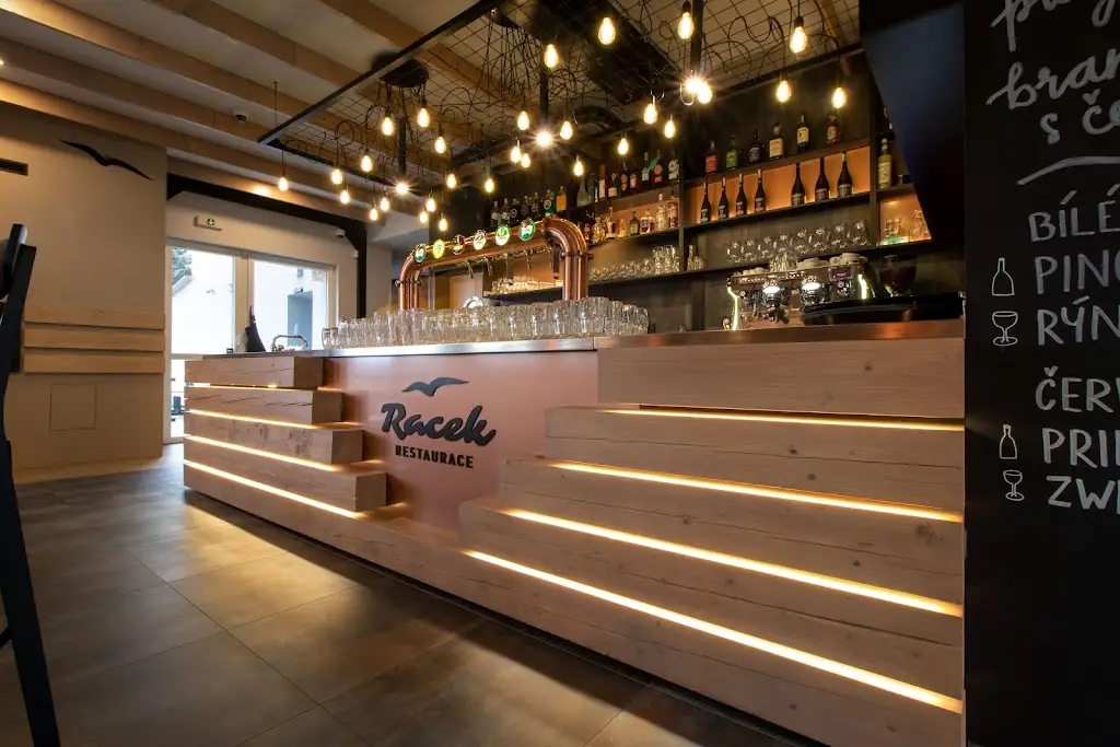 Restaurace a penzion Racek restaurant in Tuchlovice