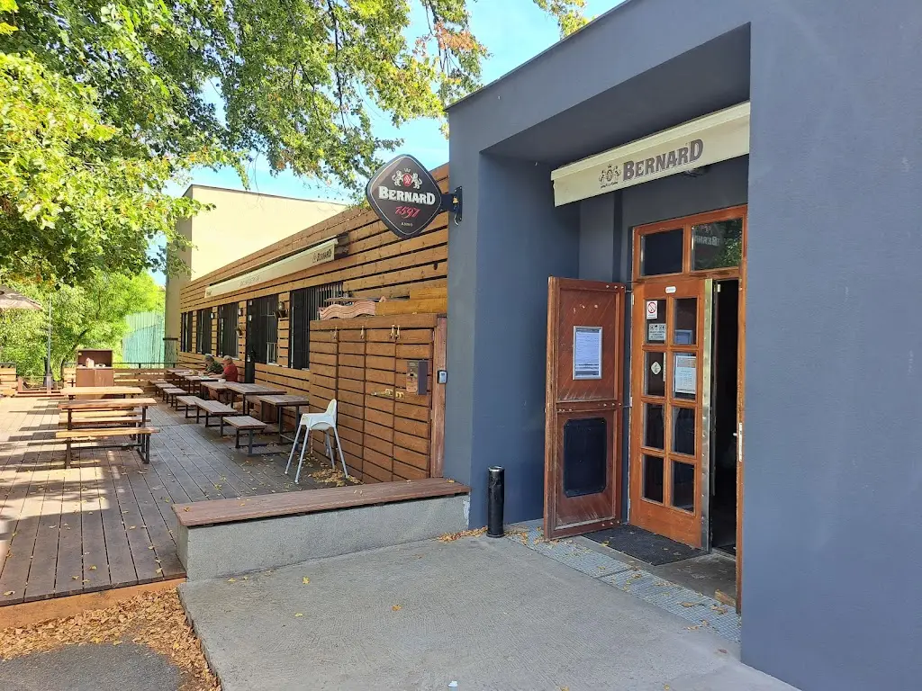 Sokolovna BISTRO restaurant in Roztoky