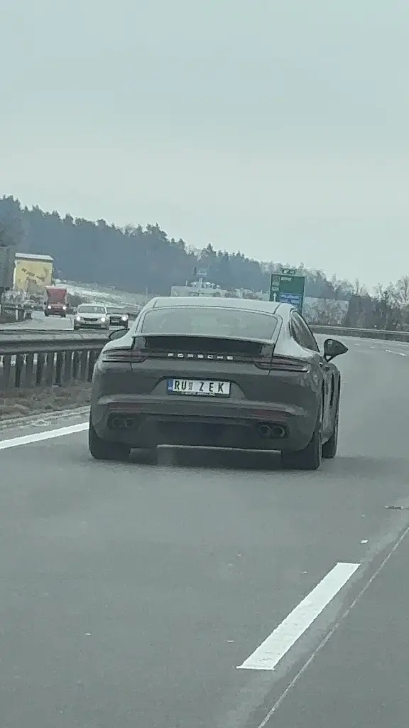 Stanislav Kulhánek_Hostinec Na Růžku_Roztoky_review