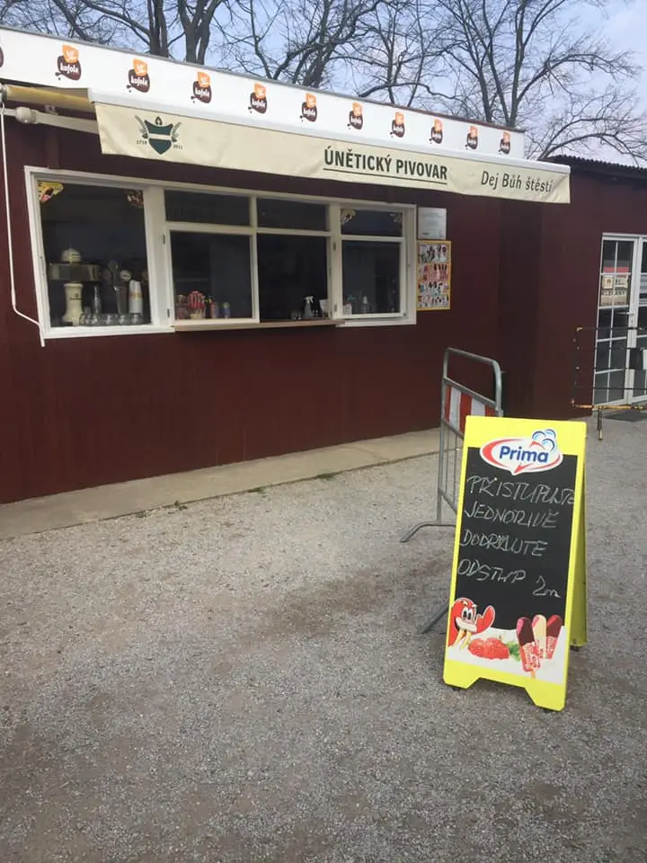 Občerstvení U Šraněk restaurant in Roztoky