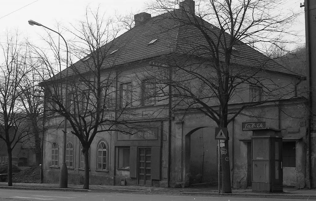 Niels Bokhove_cafe Kofííí_Roztoky_review