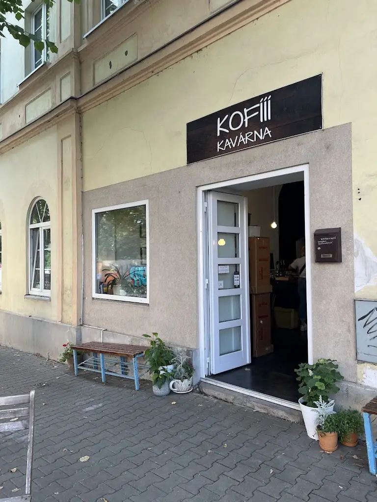 cafe Kofííí restaurant in Roztoky