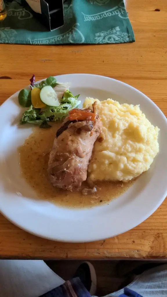 Martin Holy_Restaurace Stará studna_Unhošť_review