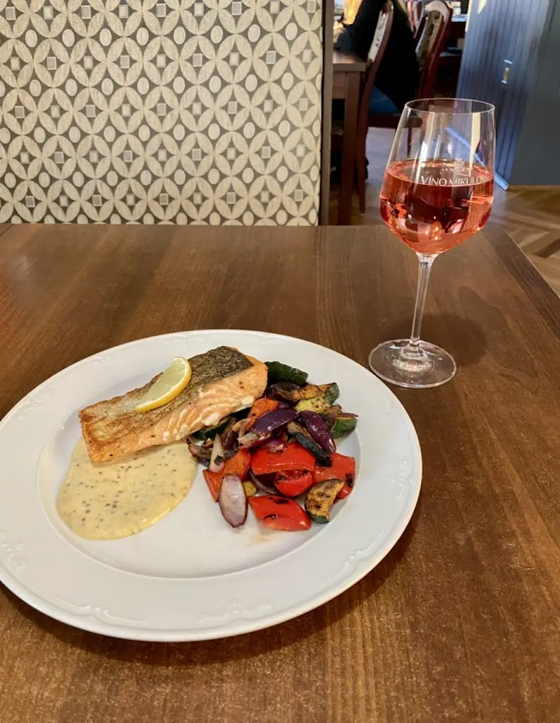 Restaurace U Jezera_Velký Osek_slider_image_2