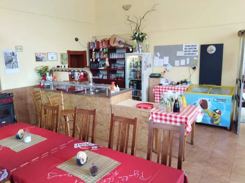 Eva Zachova_Dělnický dům_Velký Osek_review