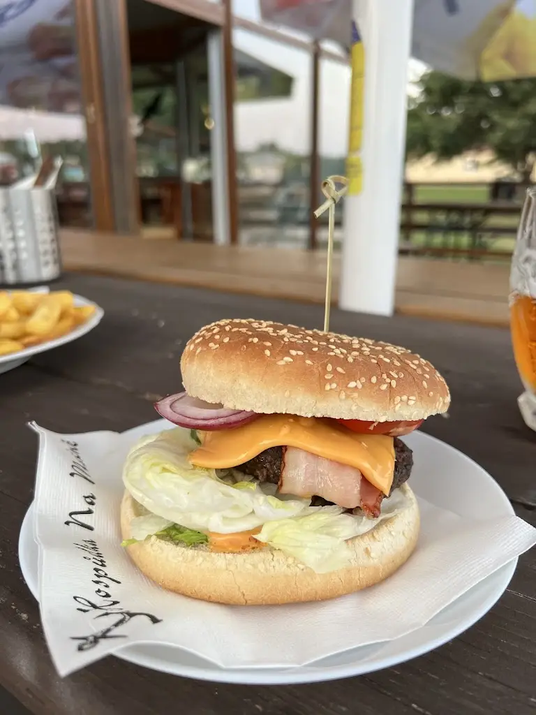 Hospůdka Na Marině restaurant in Týnec nad Labem