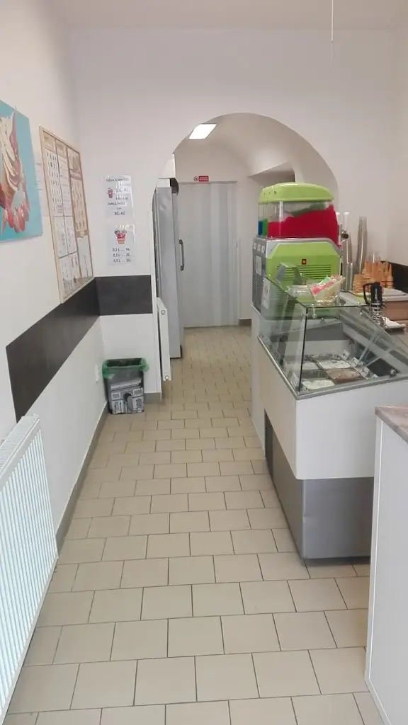 Týnecká zmrzlina/Kebab restaurant in Týnec nad Labem