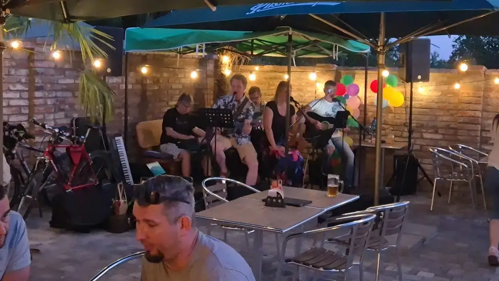 Palm Cafe Veltruby_Veltruby_slider_image_2