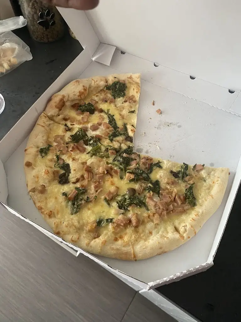 Charles Seaton Jr. (ChuckDiesal)_Pizza Nonno Uhlířské Janovice_Uhlířské Janovice_review