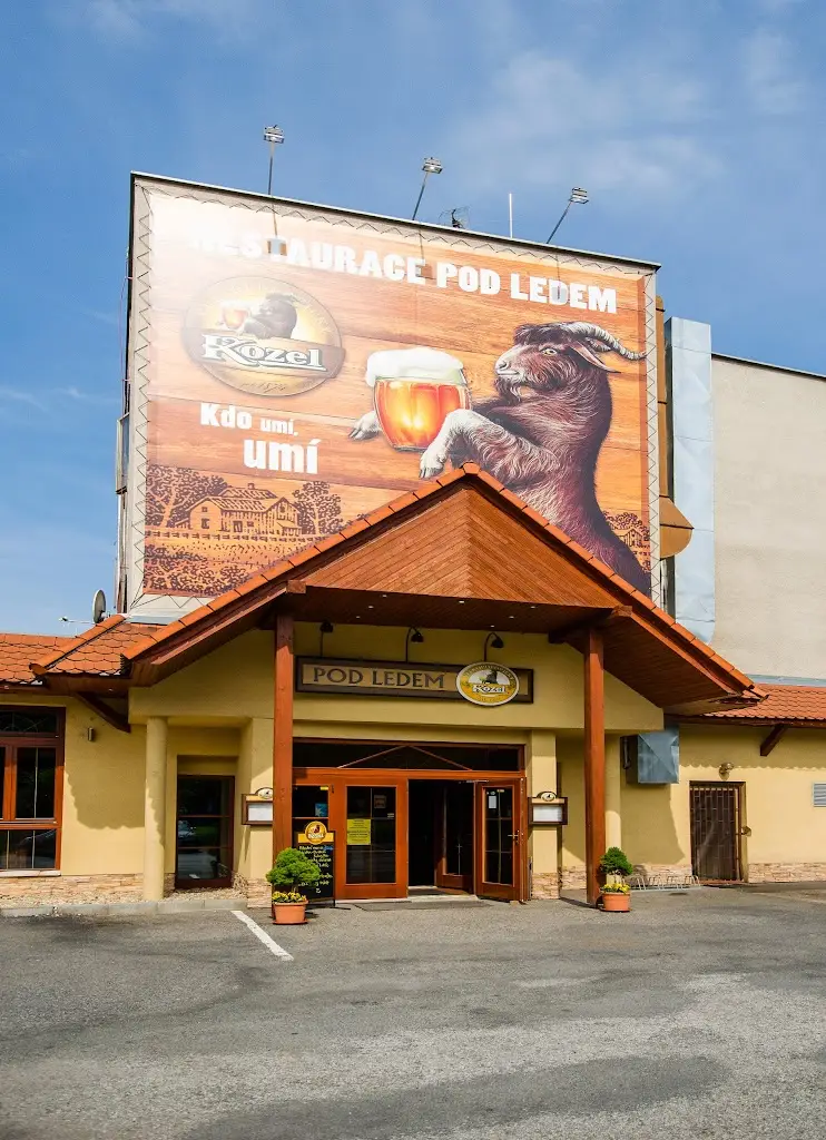 Restaurace Pod Ledem restaurant in Velké Popovice