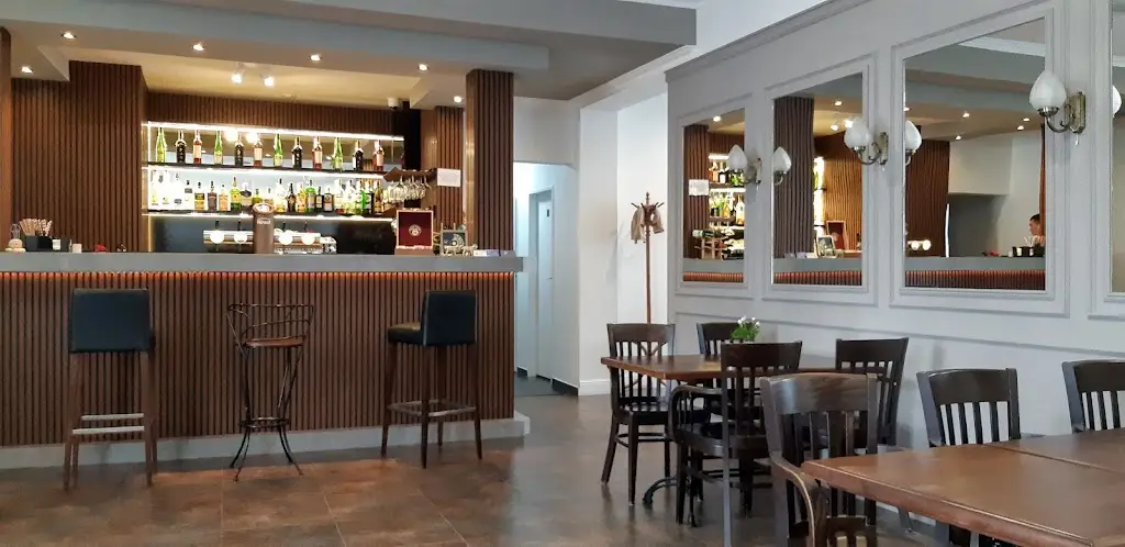 Restaurace KOZLOVKA restaurant in Velké Popovice