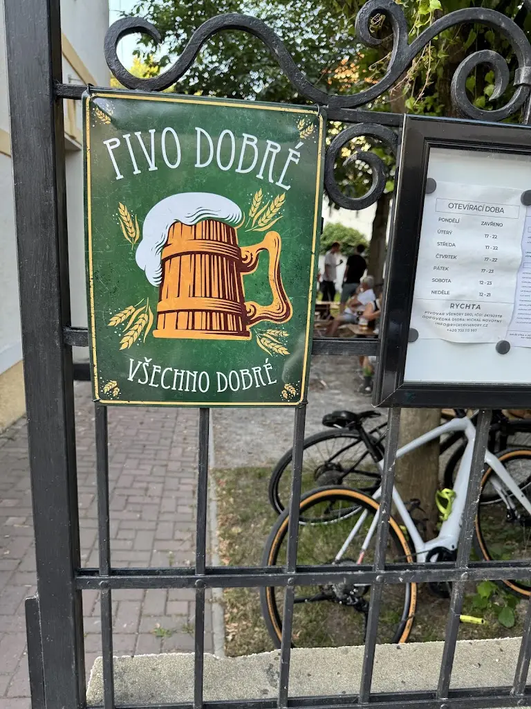 Šárka Betke_RYCHTA_Všenory_review