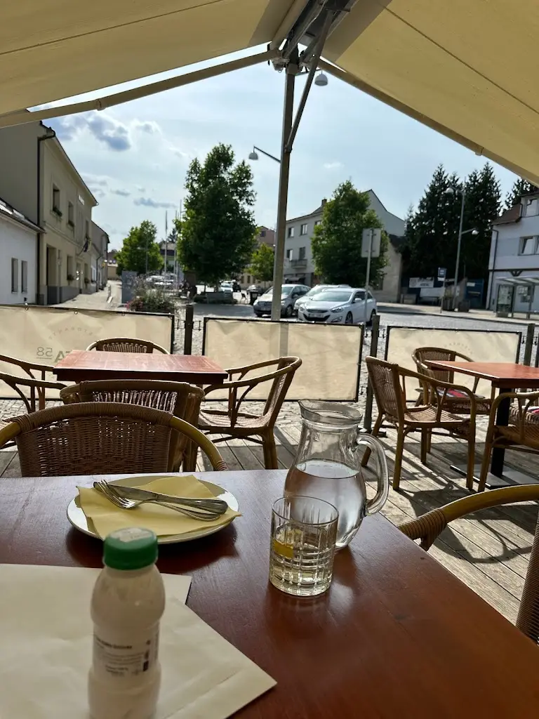 Prague Honest Guide - Artemii_Pasta 58_Úvaly_review