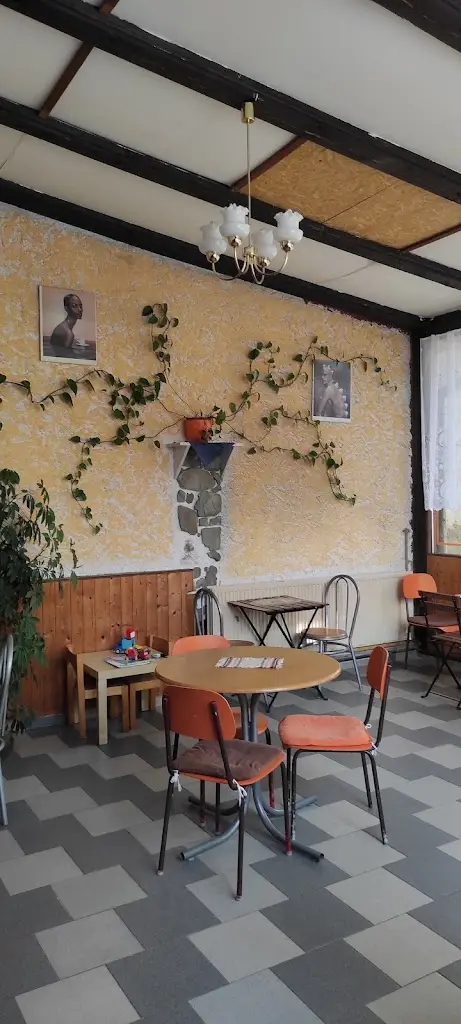 Patisserie under chestnuts_Úvaly_slider_image_3