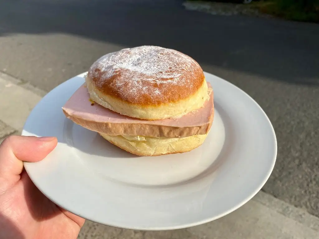 Bohumil Bouška_Buffet on the town square_Velvary_review