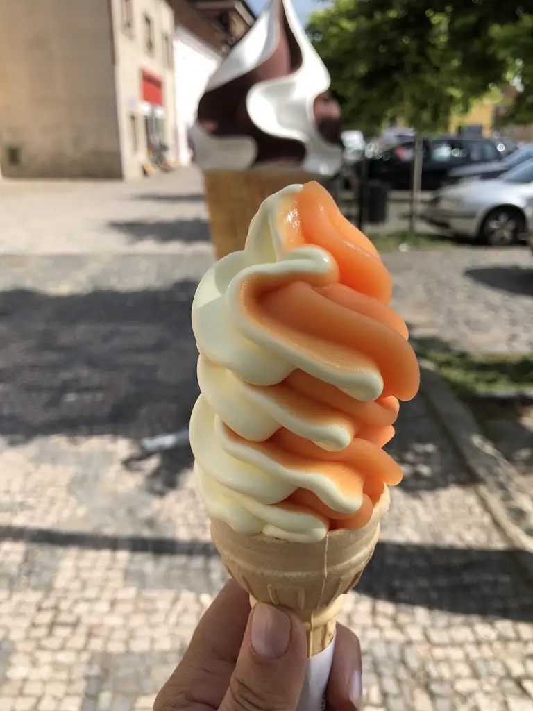 xmartinax_Buffet on the town square_Velvary_review