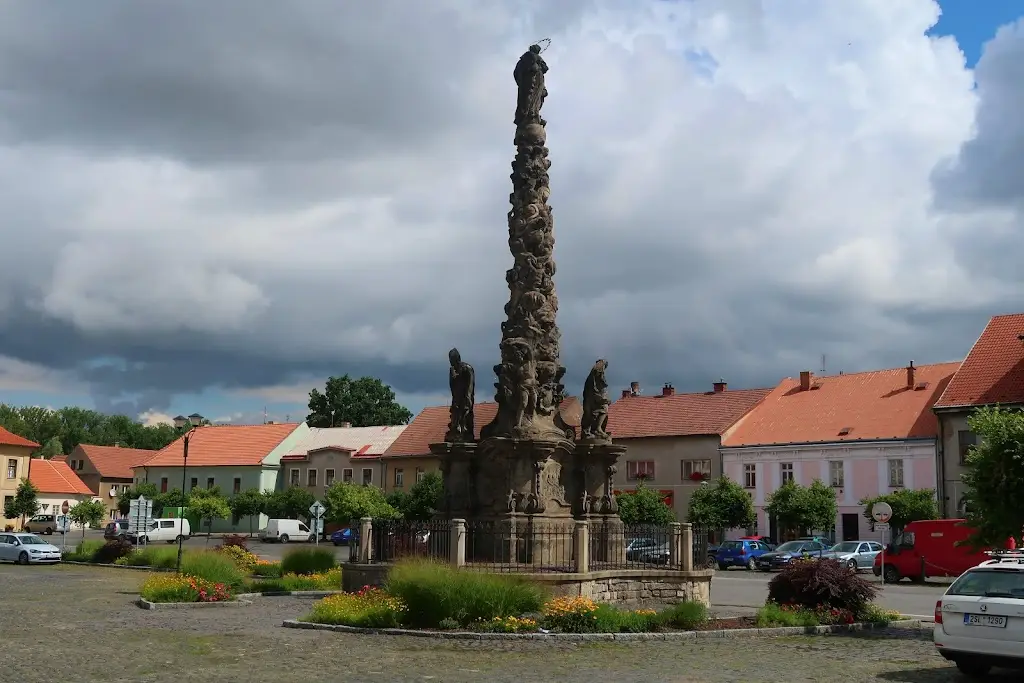 Buffet on the town square_Velvary_slider_image_2