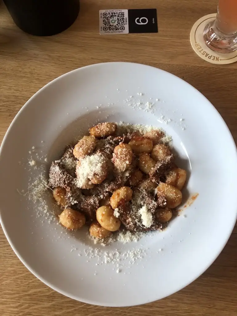 Jana_Hostinec Lidový dům_Zaječov_review