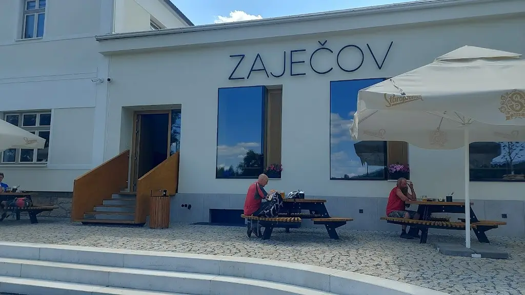 Lenka Husarova_Hostinec Lidový dům_Zaječov_review