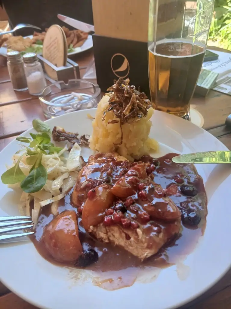 Elena Levisova_Zámecká restaurace_Veltrusy_review