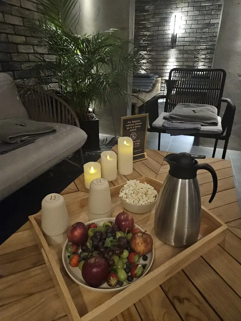 Emi Abraham_The Viaduct - Suites & More_Zdiby_recensione