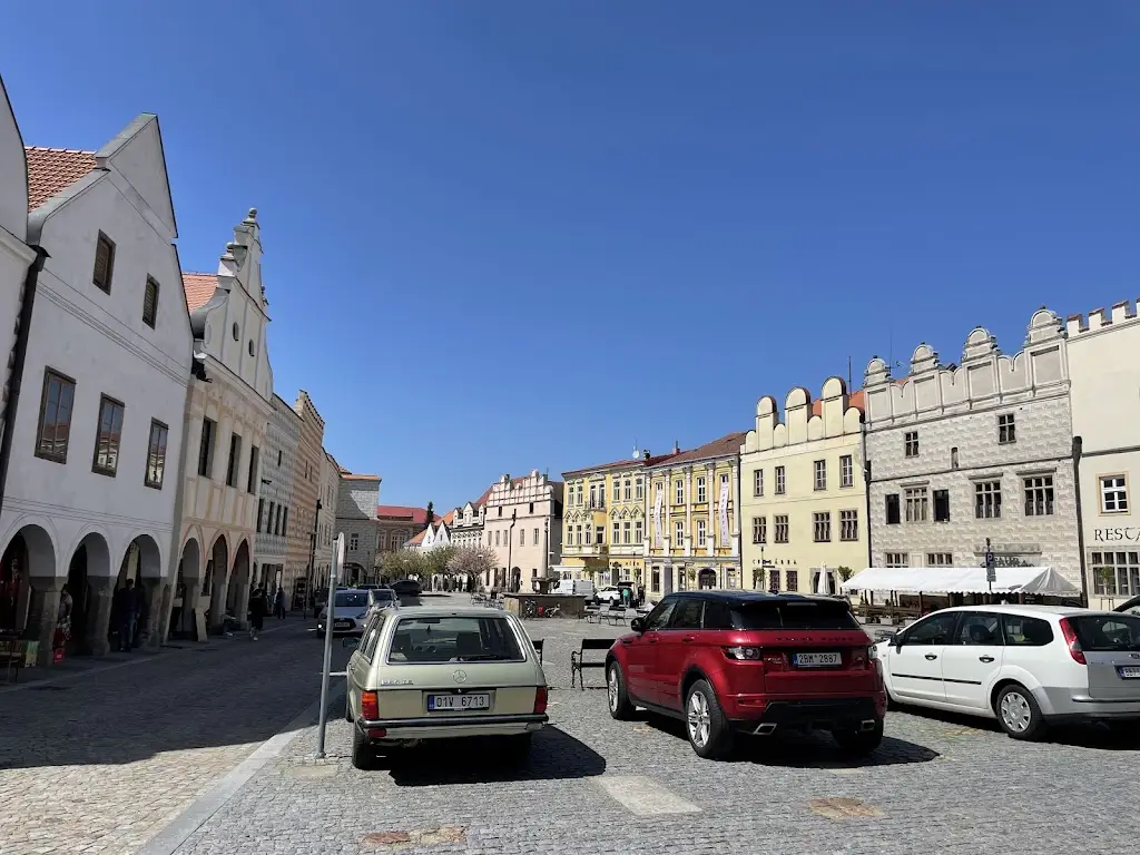 Isabel Ines_Hospůdka v Mazhauzu_Slavonice_review