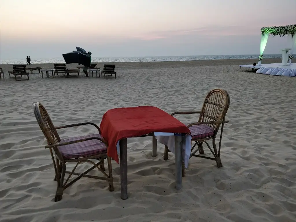 Isabel Schrepfer_Betty's beach Shade shack_Velim_review