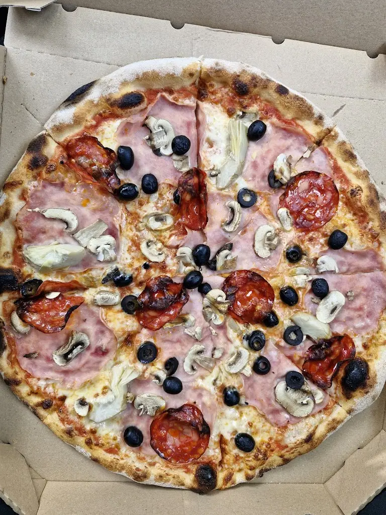 PIZZA FANTASY Pizzerie_Zásmuky_slider_image_3