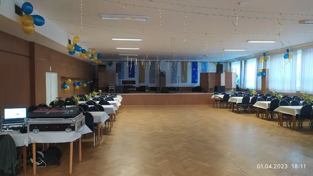 tomasruzicka835_Kulturní dům Žiželice_Žiželice_review