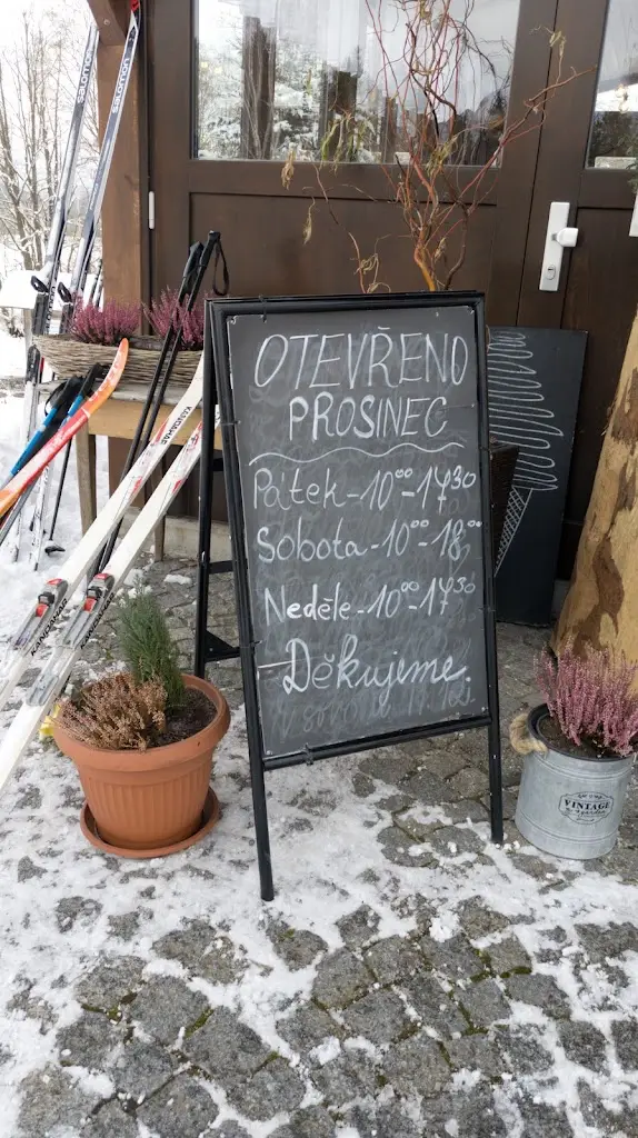 Michal Šotola_Café & Snack Madam Čokoláda_Borová Lada_review