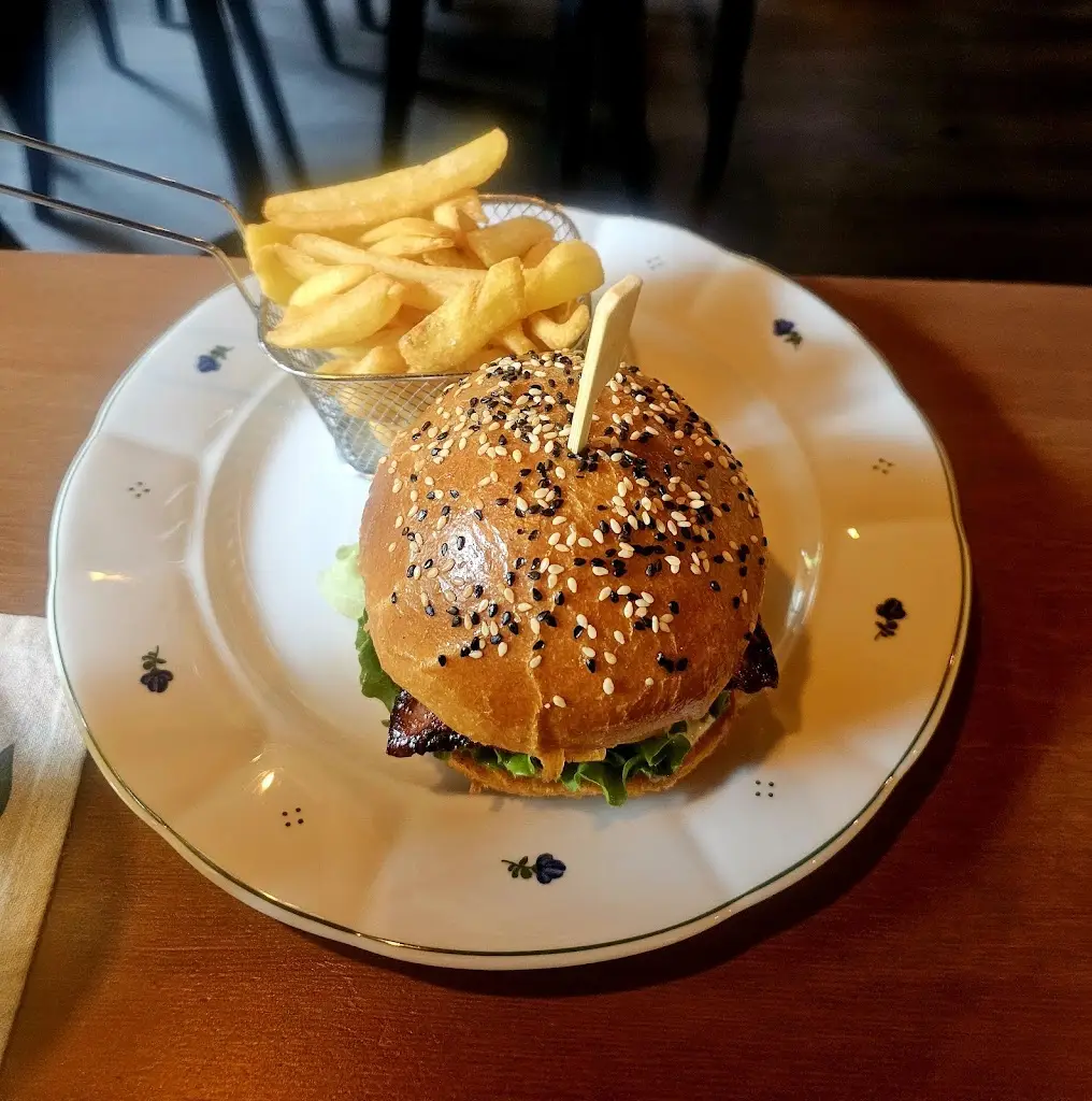 Penzion a restaurace U Vily_Sezimovo Ústí_slider_image_2