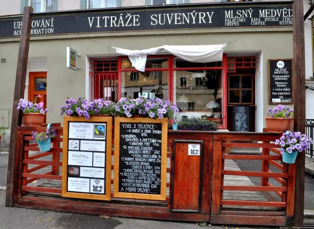 Palačinkárna a kavárna u Mlsného medvěda ristorante a Bečov
