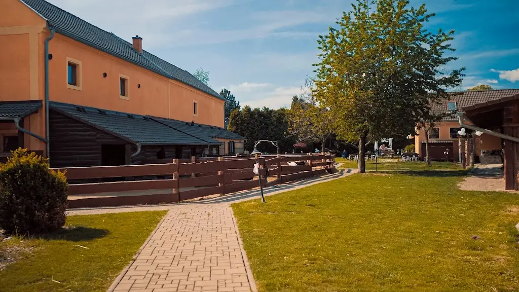 Selský dvůr Braňany, z.s._Braňany_slider_image_3