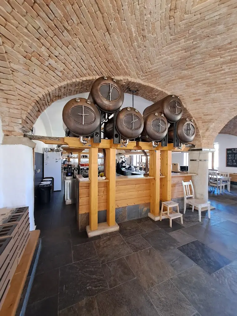 Martin Kyle Jensen Kellerman_Dvůr Perlová voda_Budyně nad Ohří_review