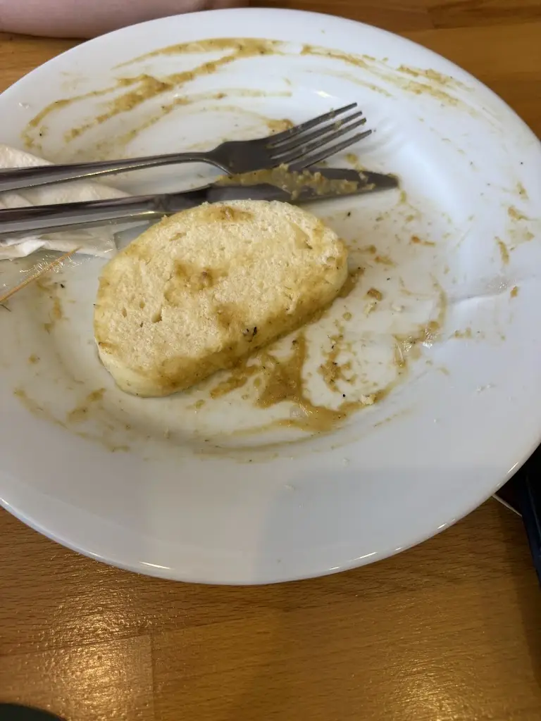 Karolina Libichova_Restaurace Hotel ZRUČ_Zruč nad Sázavou_review