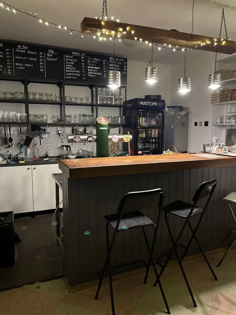 Veronika Vorlová_Bistro na stadionu_Zruč nad Sázavou_recensione