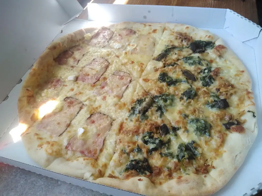 Menu_Pizza Leo_Votice_image_5