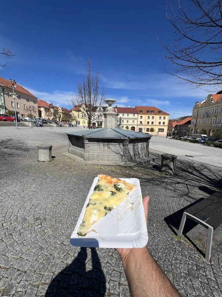 Pizza Leo_Votice_slider_image_2