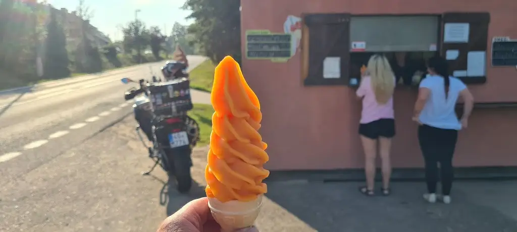 Petr Kovařík_Stánek se zmrzlinou_Votice_review