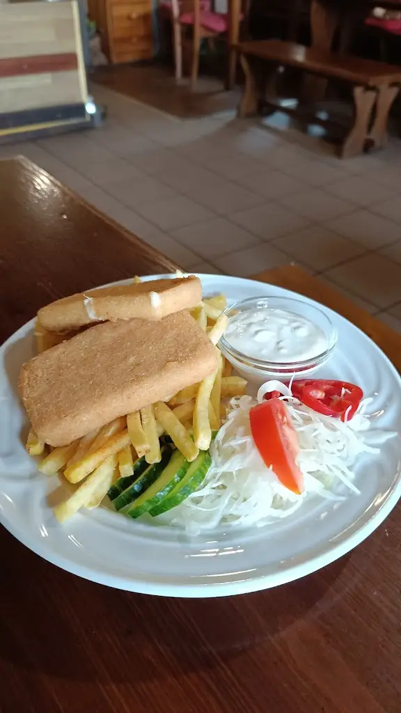 Maciej Januszko_Hospůdka na křižovatce_Chřibská_review