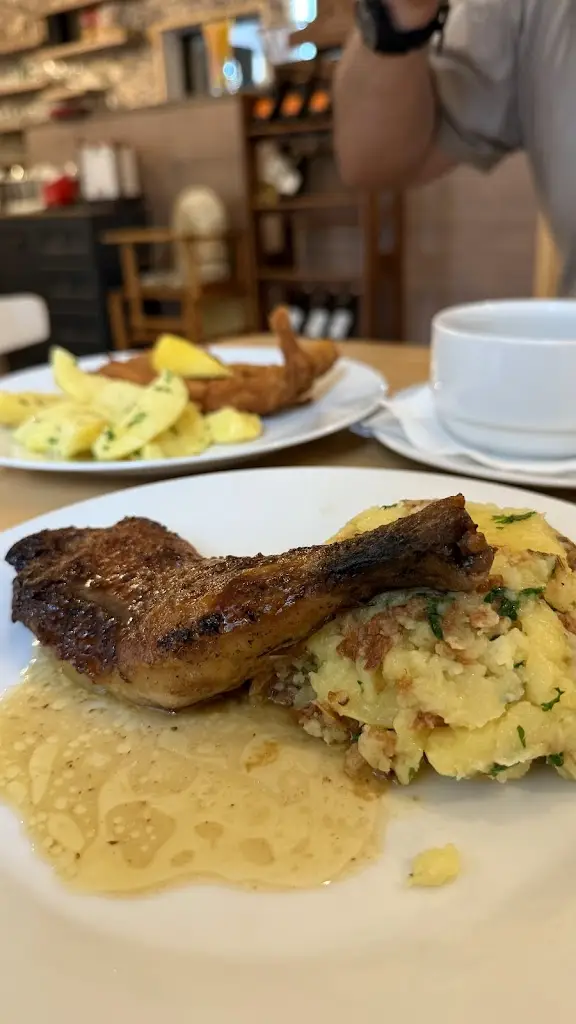 Dianet Bethencourt_Restaurace Borůvka_Borová Lada_review