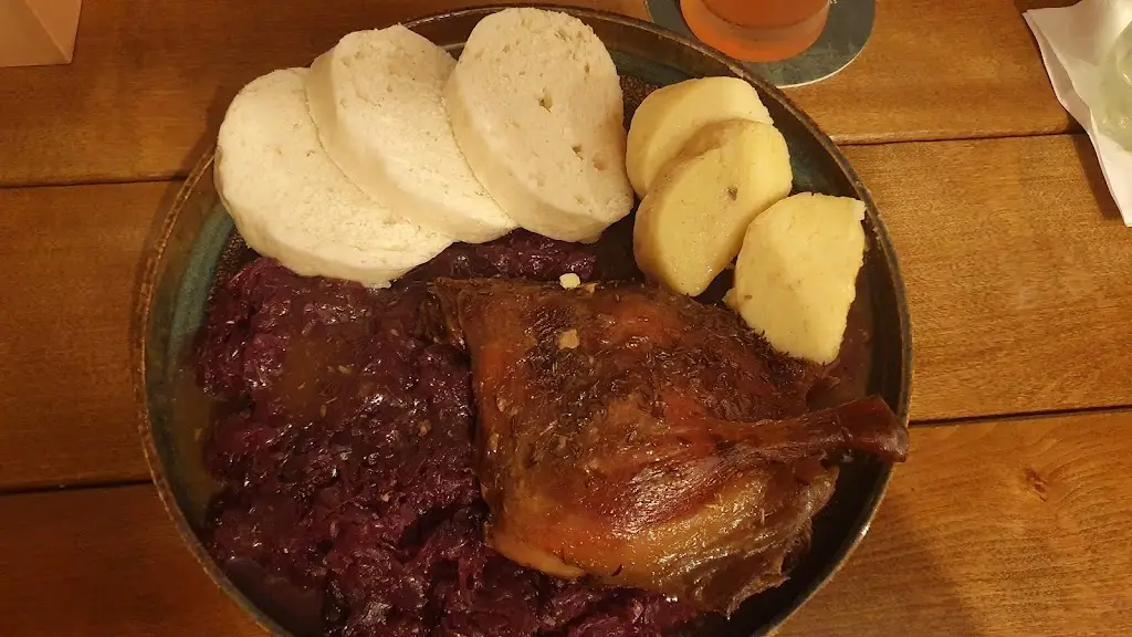 Tereza Šámalová_Restaurace Bašta_Bílina Kyselka_review