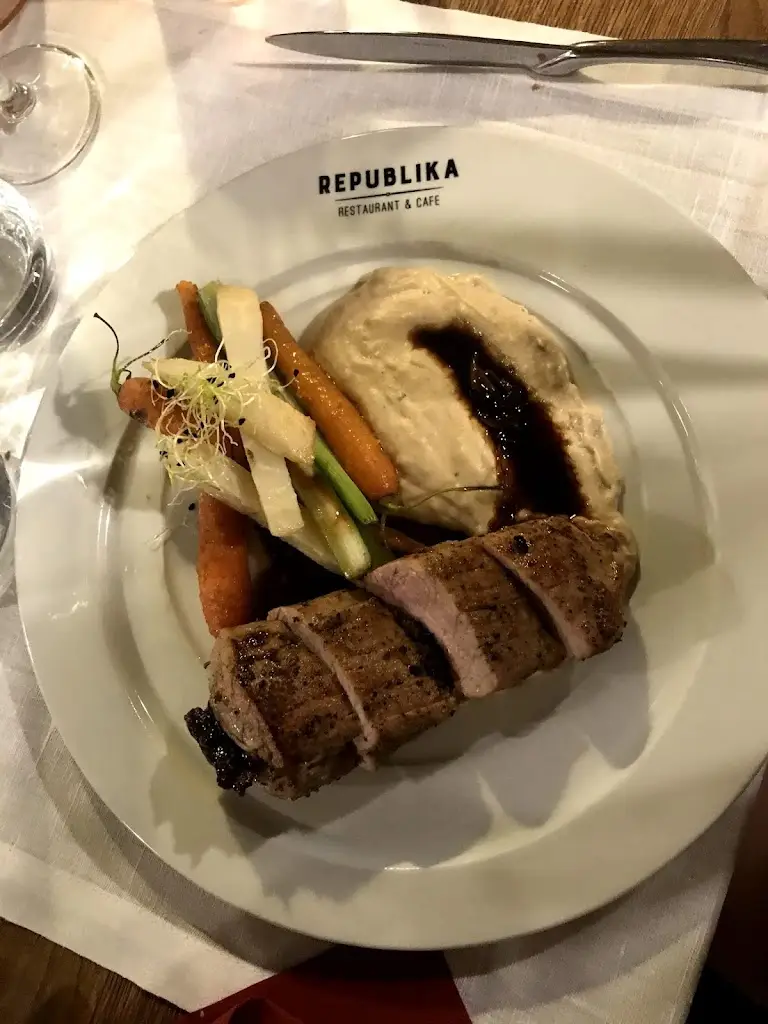 Barbora Kubatova_Restaurace Republika_Chomutov_review